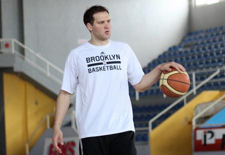 https://storage.bljesak.info/article/469646/450x310/bojan-bogdanovic-pecara-2.jpg