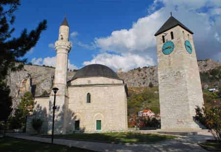 https://storage.bljesak.info/article/470183/450x310/Dzamija-Livno.jpg