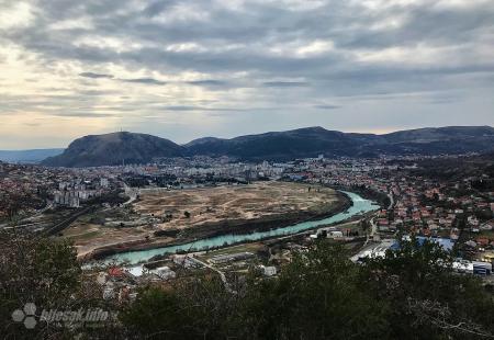 https://storage.bljesak.info/article/470213/450x310/mostar-panorama-grad.jpg