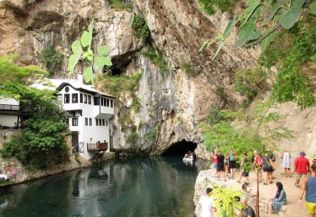 https://storage.bljesak.info/article/470853/450x310/blagaj-tekija.jpg