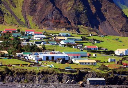 https://storage.bljesak.info/article/471095/450x310/Tristan-da-Cunha.jpg