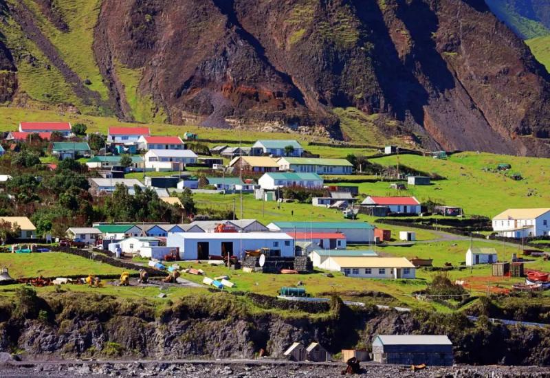 https://storage.bljesak.info/article/471095/800x550/Tristan-da-Cunha.jpg