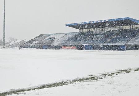 https://storage.bljesak.info/article/473810/450x310/radnik-stadion-snijeg.jpg