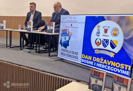 https://storage.bljesak.info/article/473854/450x310/Anes-Dzunuzovic-promocija-knjige-mostar5.jpg