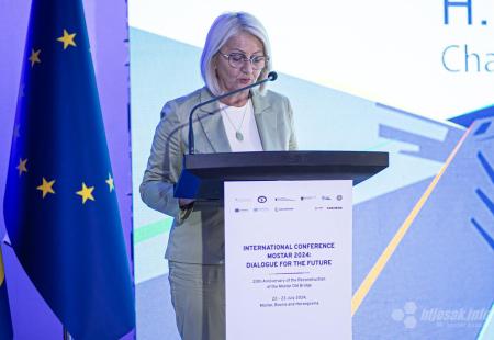 https://storage.bljesak.info/article/474513/450x310/DijalogBuducnost-Konferencija12.jpg