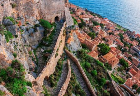 https://storage.bljesak.info/article/475771/450x310/Monemvasia-Grcka1.jpg