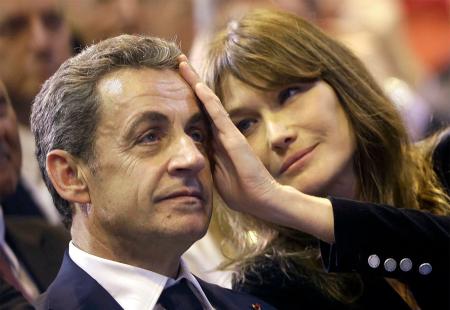 https://storage.bljesak.info/article/476950/450x310/sarkosy.-bruna.jpg