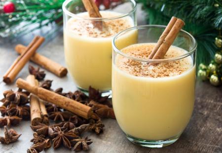 https://storage.bljesak.info/article/477373/450x310/liker-od-jaja-eggnog.jpg