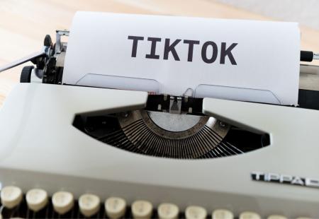 https://storage.bljesak.info/article/477432/450x310/tiktok.jpg