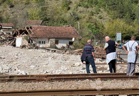 https://storage.bljesak.info/article/480037/450x310/jablanica-poplave-katastrofa2.jpg