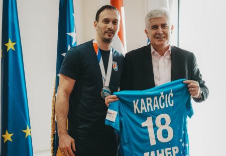 https://storage.bljesak.info/article/482215/450x310/igor-karacic-dragan-covic1.jpg