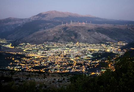 https://storage.bljesak.info/article/483308/450x310/mostar-panorama.jpg