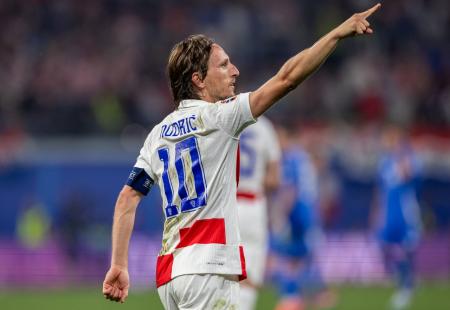 https://storage.bljesak.info/article/485284/450x310/luka-modric-hrvatska-reprezentacija.jpg