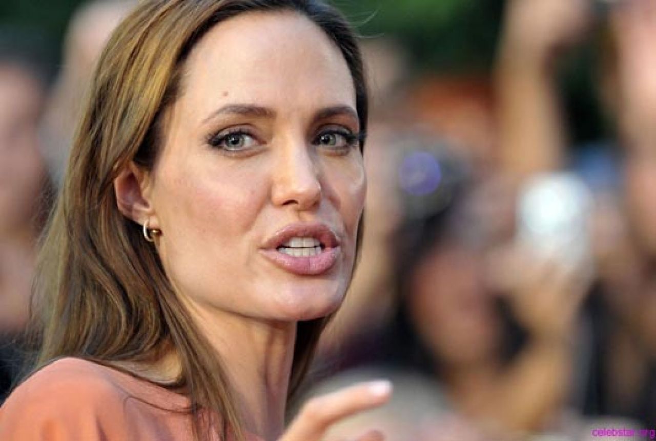 Angelina Jolie na premijeri redateljskog prvjenca u Zetri