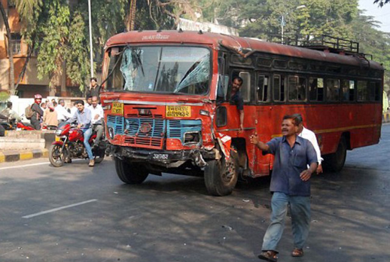 Autobusom usmrtio 9, a ozlijedio 27 osoba