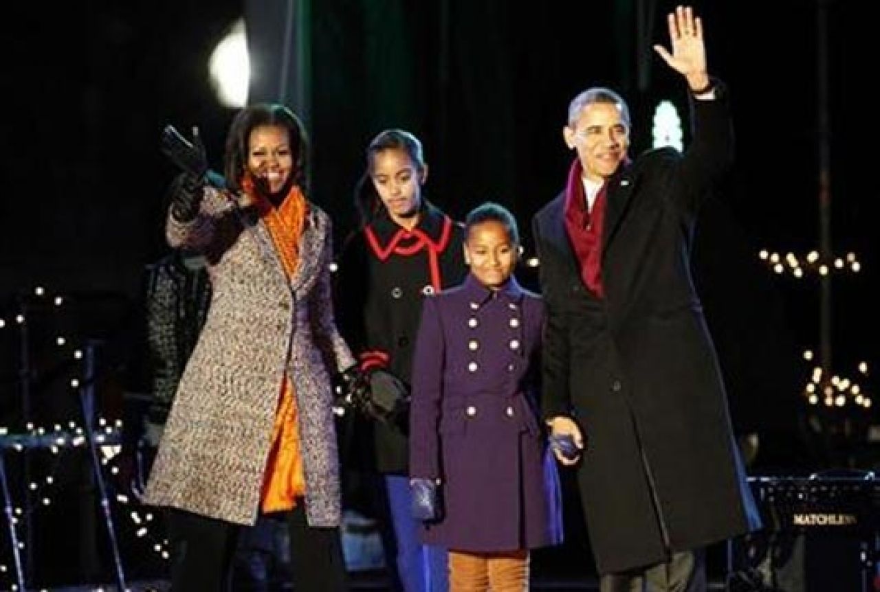 Obitelj Obama upalila Božićna svjetla na Washingtonskom boru