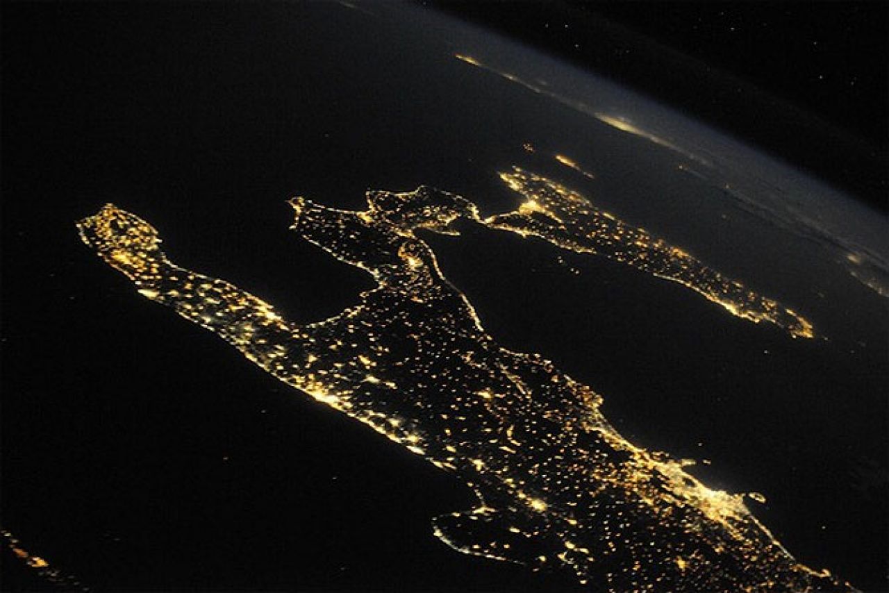 Pogledajte kako svjetske metropole izgledaju noću iz svemira!
