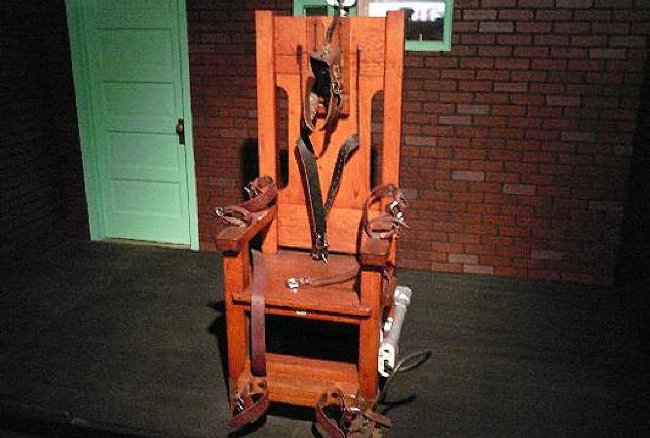 убийцы казненные на электрическом стуле