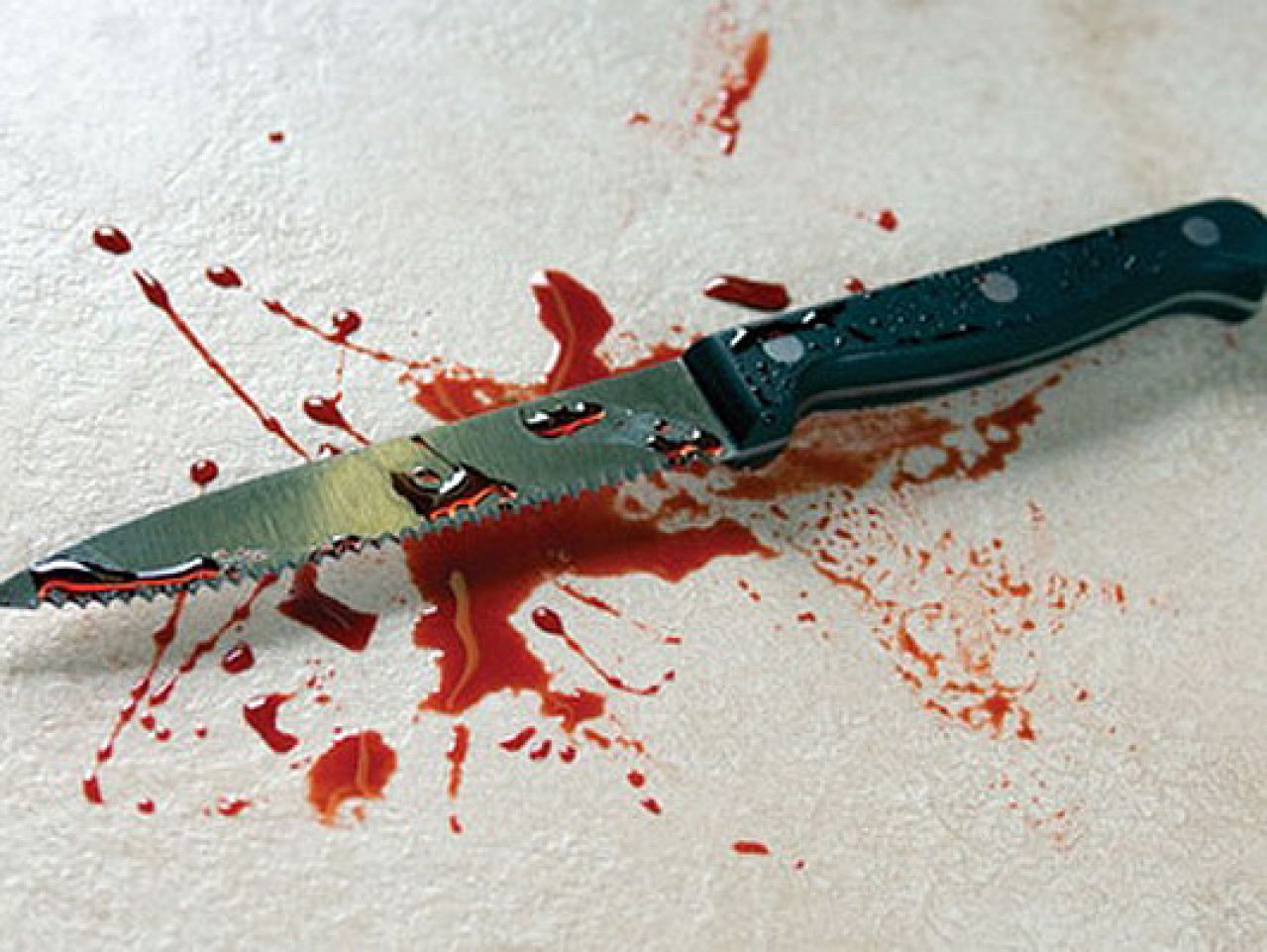 Suprugu zabila nož u vrat