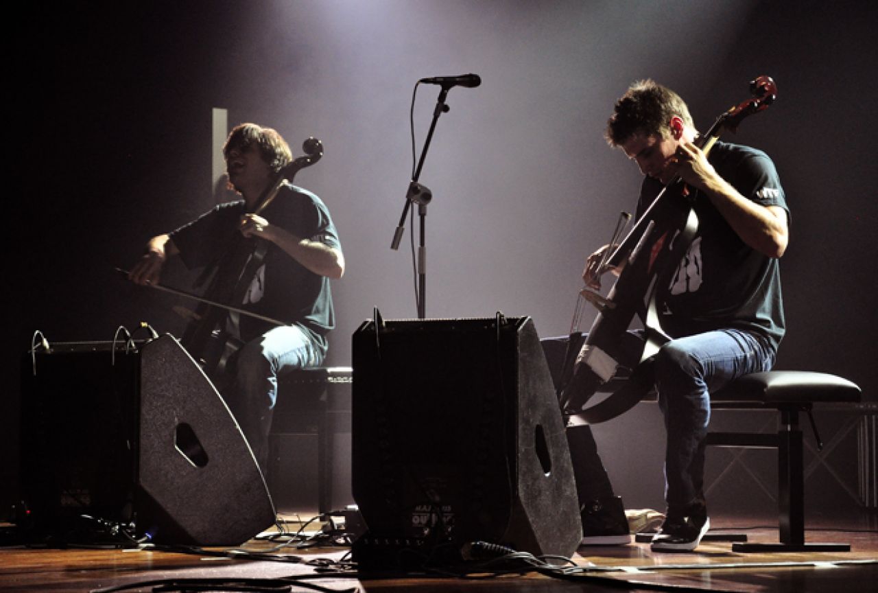 Spektakularnim koncertom 2Cellos otvoren Heineken Music Stage