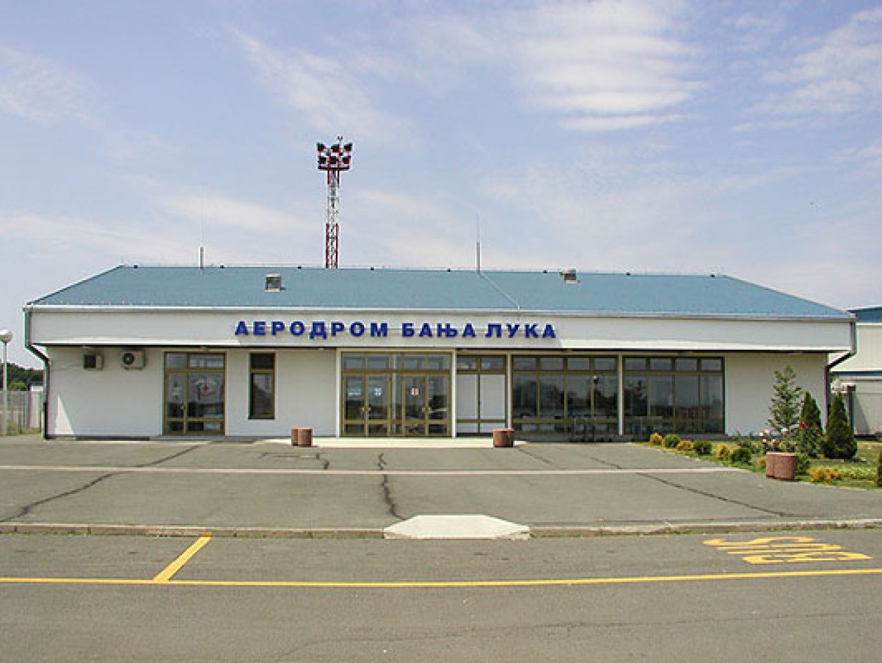 Баня аэродром. Banja Luka Airport. Баня лука аэропорт. Босния и Герцеговина аэропорт. Баня в аэропорту.