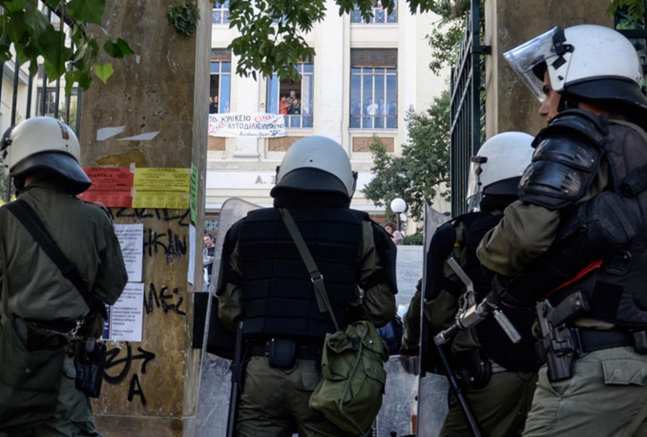 Pucnjava u Ateni: Dvoje mrtvih i jedna ozlijeđena osoba