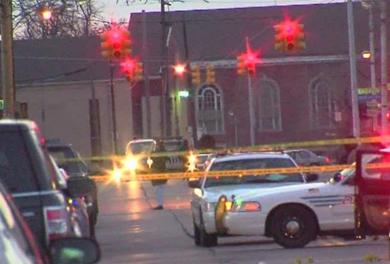 Tri osobe poginule i šest ranjeno u pucnjavi u Detroitu
