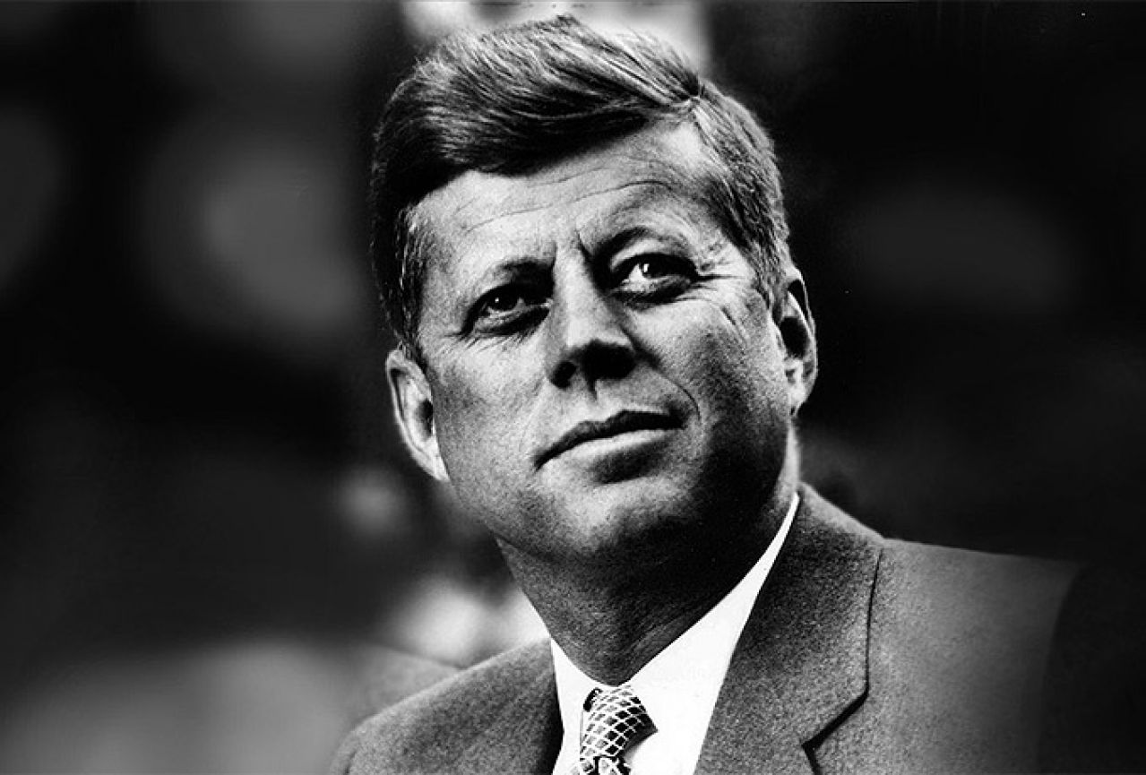 Mit o savršenom JFK-u srušio plejbojevski način života