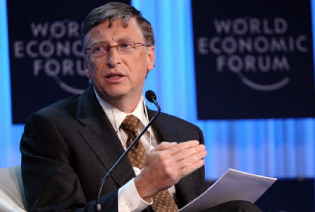 Bill Gates na rubu suza pričao o potrazi za novim direktorom Microsofta
