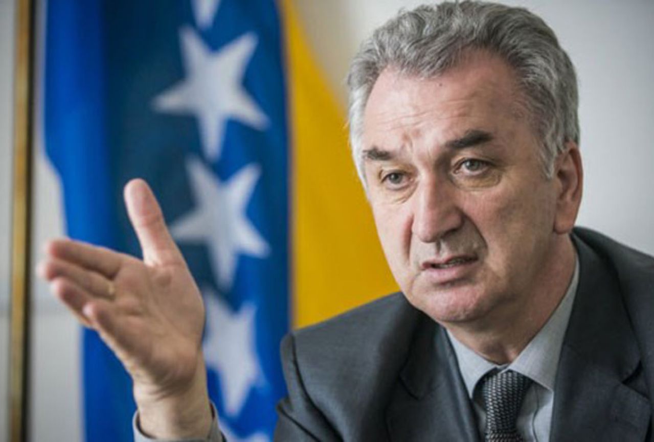 Politički rat u RS: Šarović najavio tužbu protiv Dodika