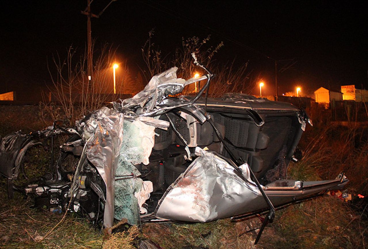 Mostar: U stravičnoj prometnoj nesreći poginula dva mladića