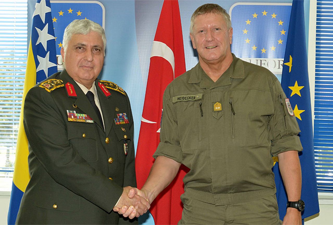 Posjeta načelnika Turskog glavnog stožera generala Necdeta Özela EUFOR-u