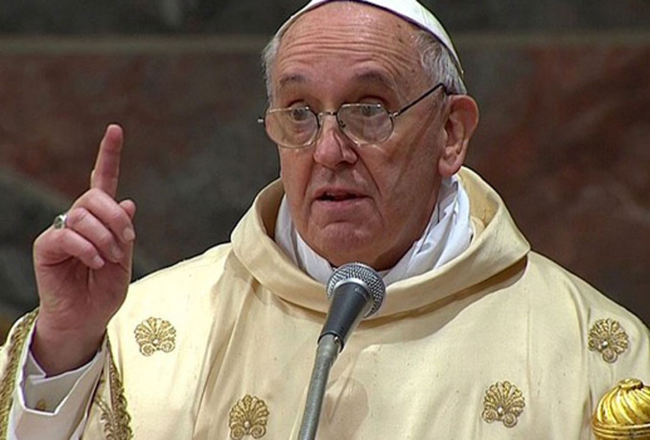 Papa poručio: Budite profesionalni i klonite se ogovaranja!