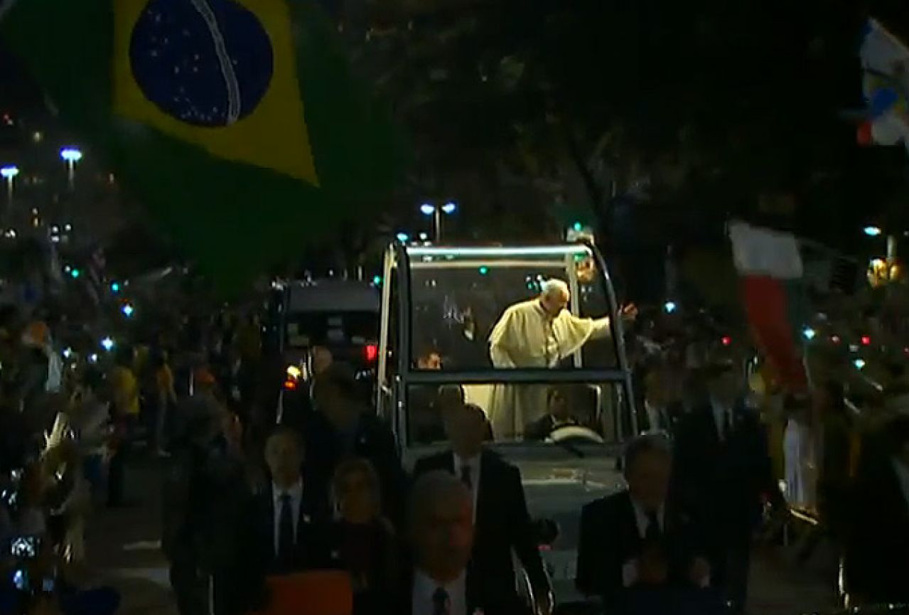 Papu Franju na plaži Copacabana dočekalo gotovo milijun vjernika