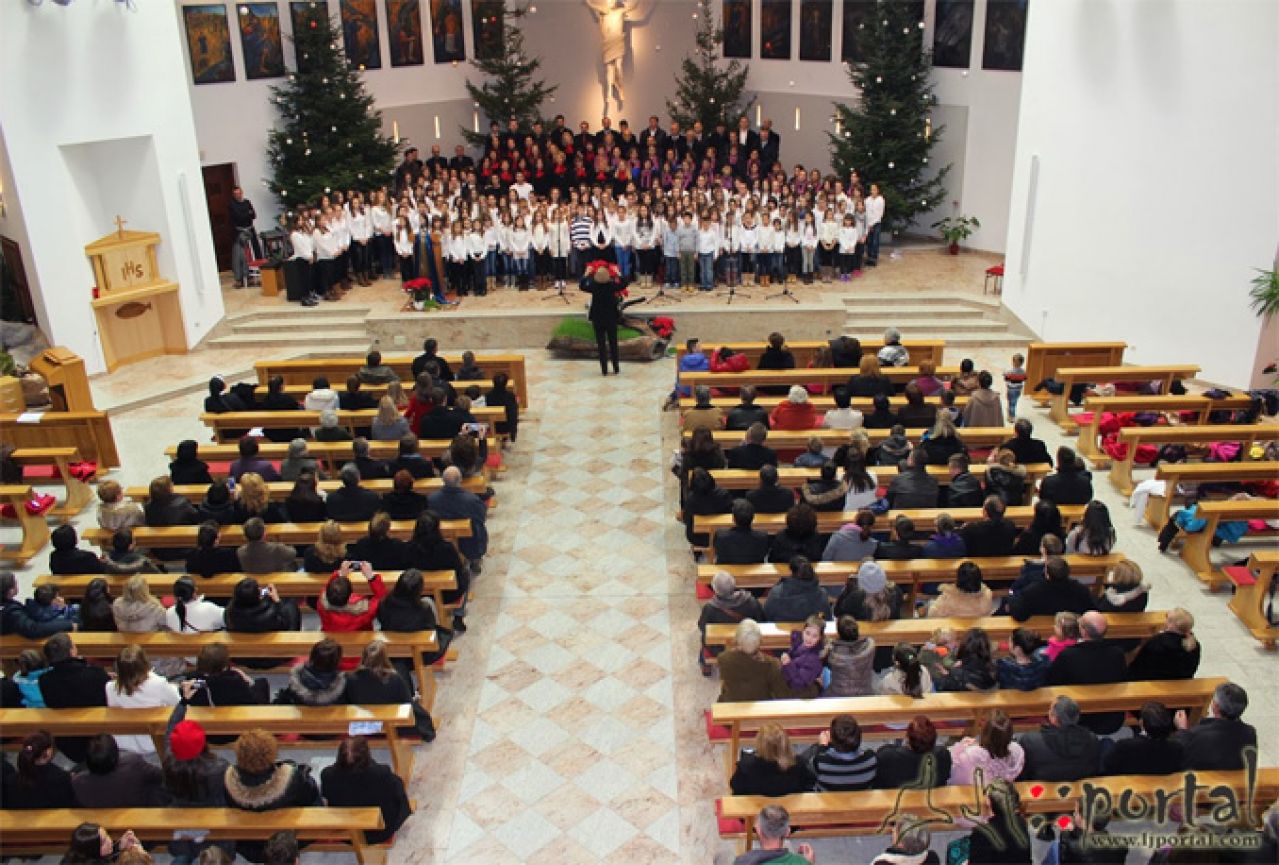 Održan tradicionalni Božićni koncert na Humcu