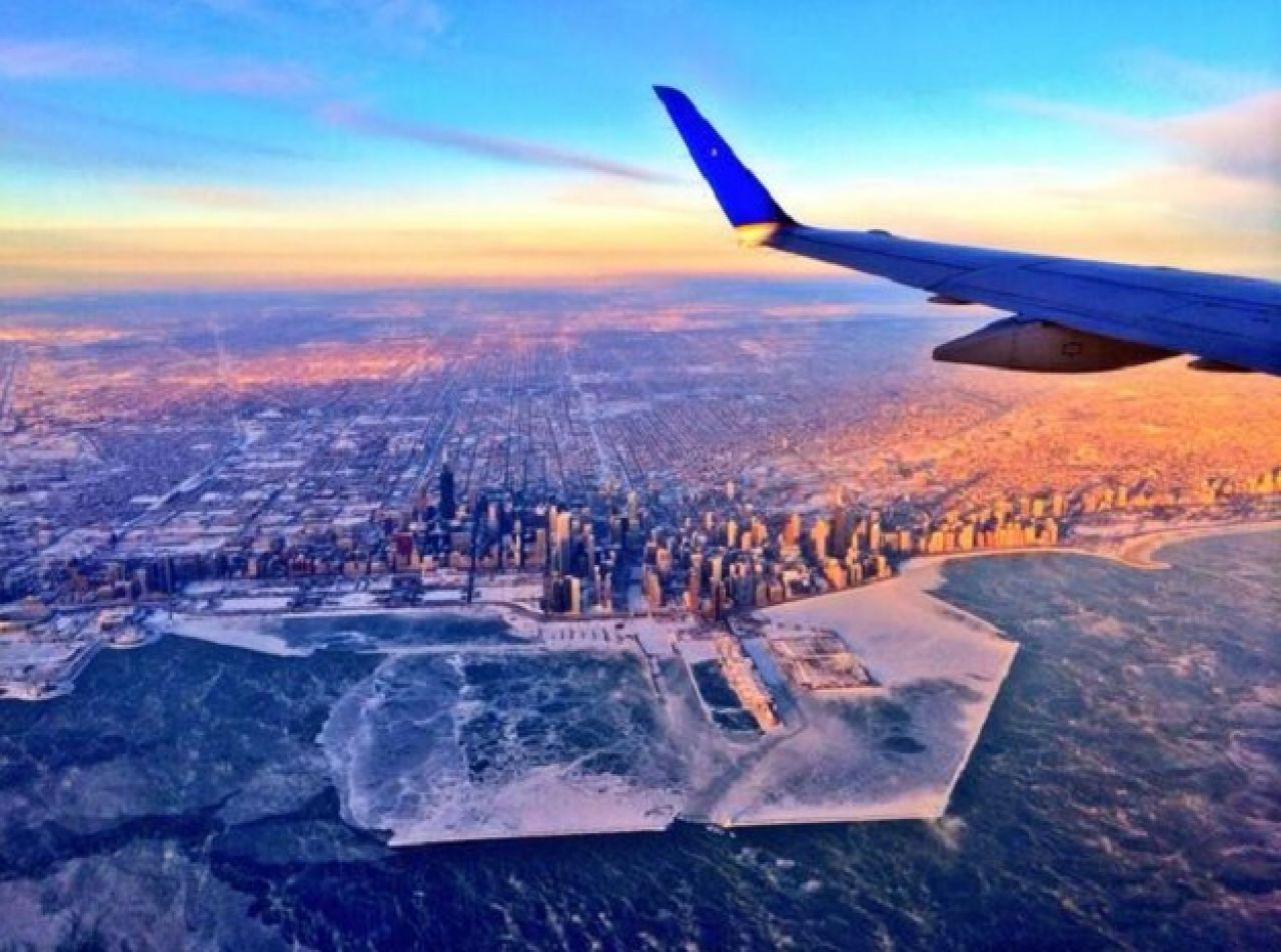 Pogledajte kako iz zraka izgleda ledom okovani Chicago!
