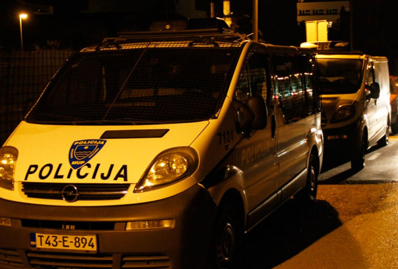 Mostar: U napadu na policajce troje ozlijeđenih, pet privedenih