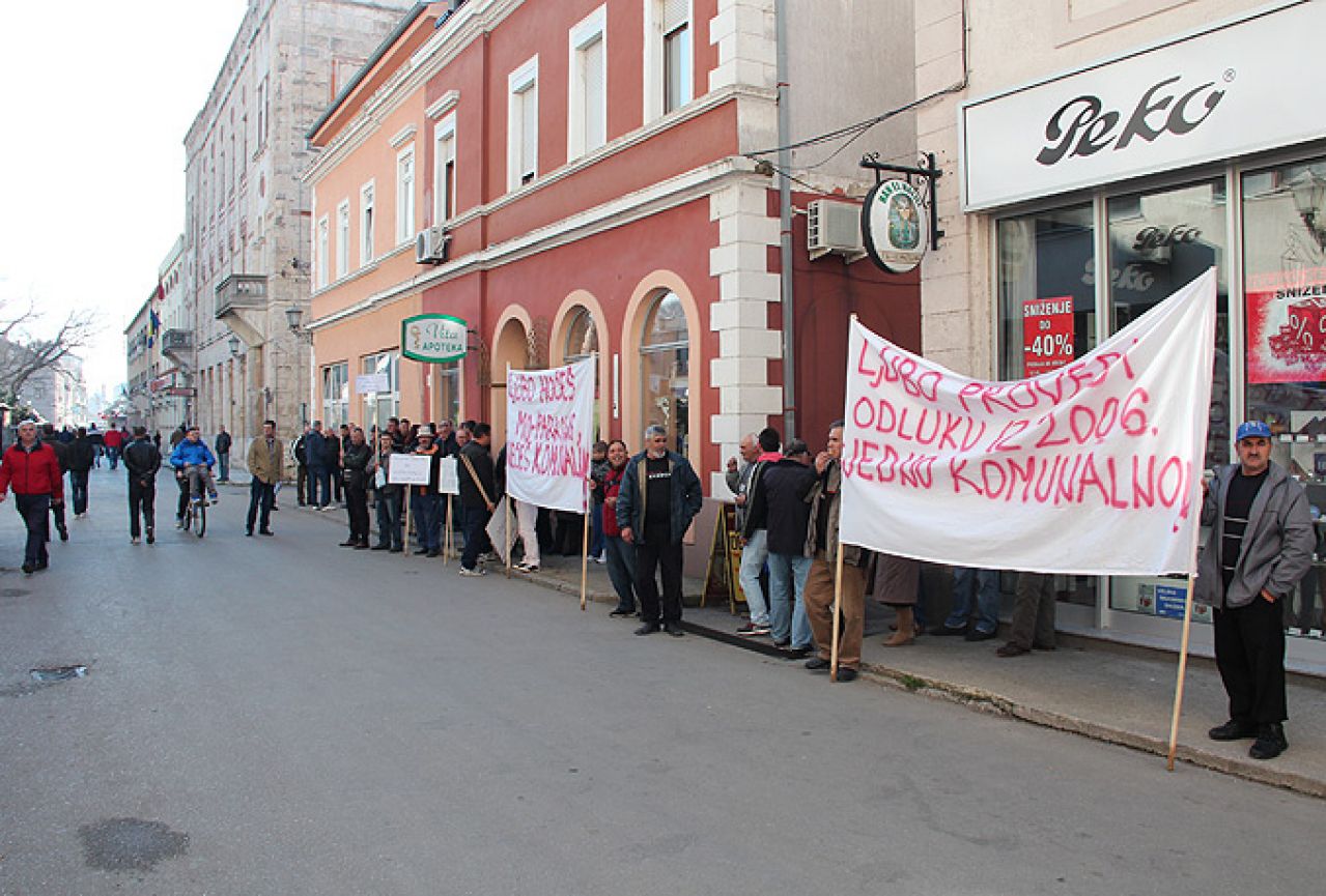 Izborna godina počela gomilanjem smeća: Radnici 'Komosa' se obraćaju na pogrešnu adresu