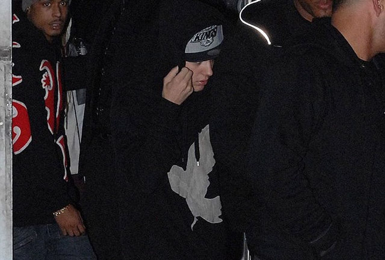 Justin Bieber se vratio u Kanadu, optužen za napad na vozača limuzine