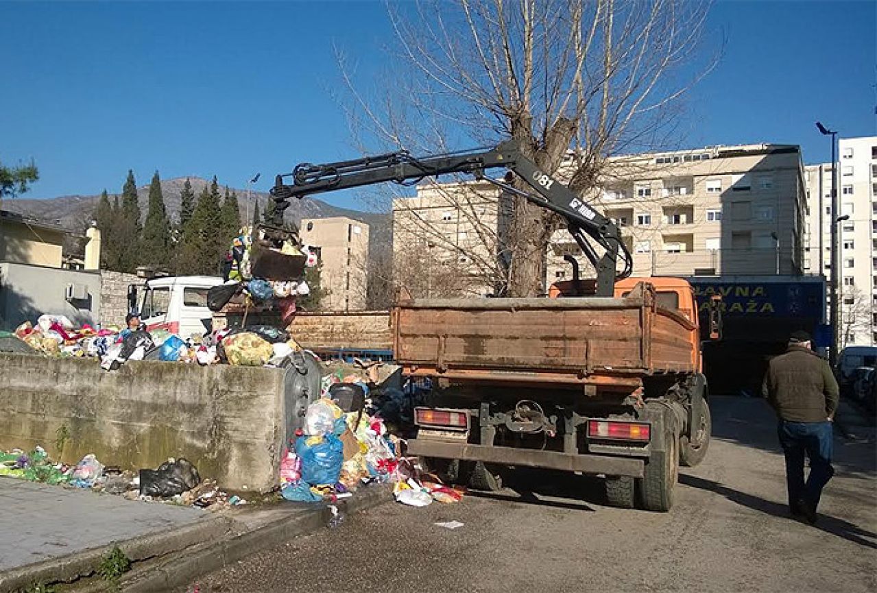 Počeo odvoz smeća s mostarskih ulica