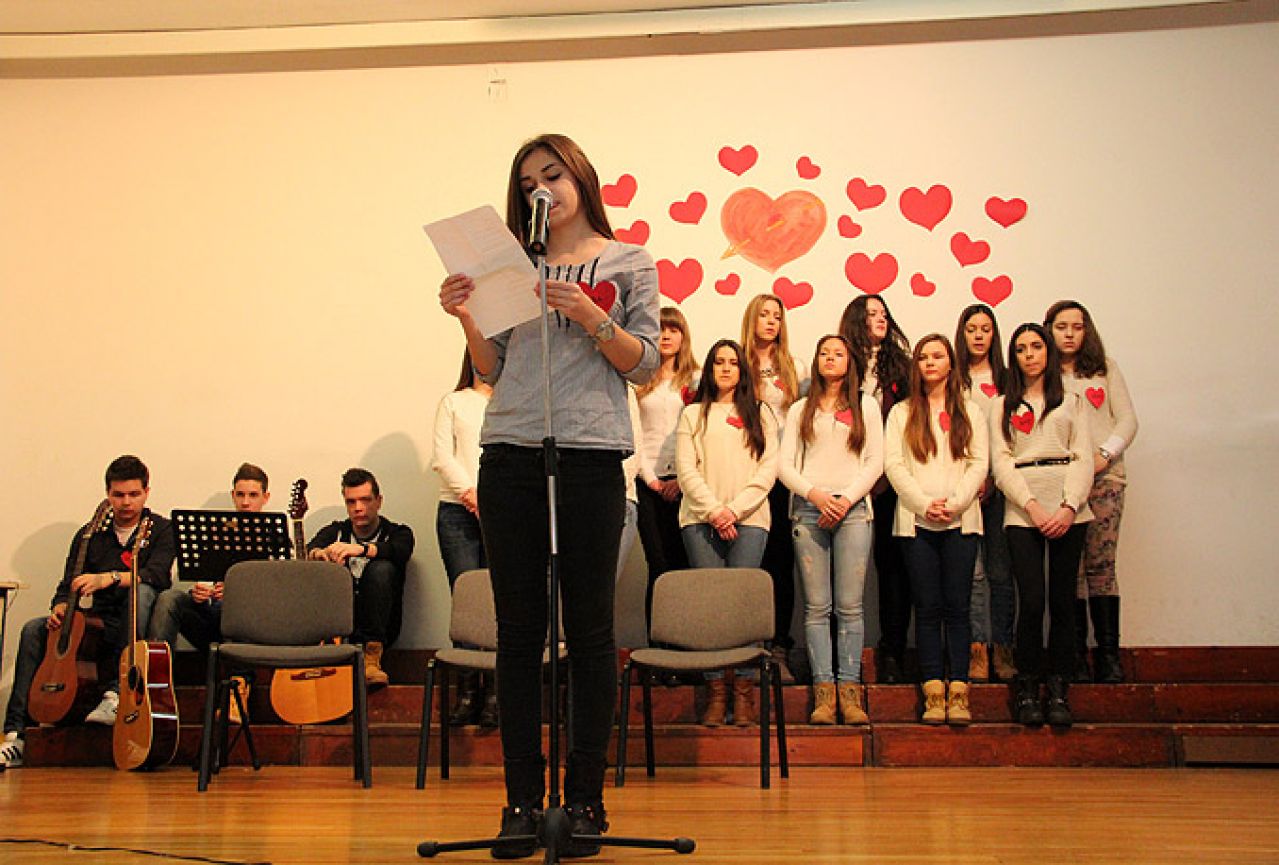 Mostarski učenici o ljubavi: Kulturno - glazbena manifestacija povodom Valentinova