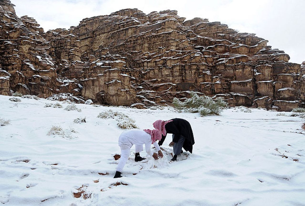 Pao snijeg u Saudijskoj Arabiji