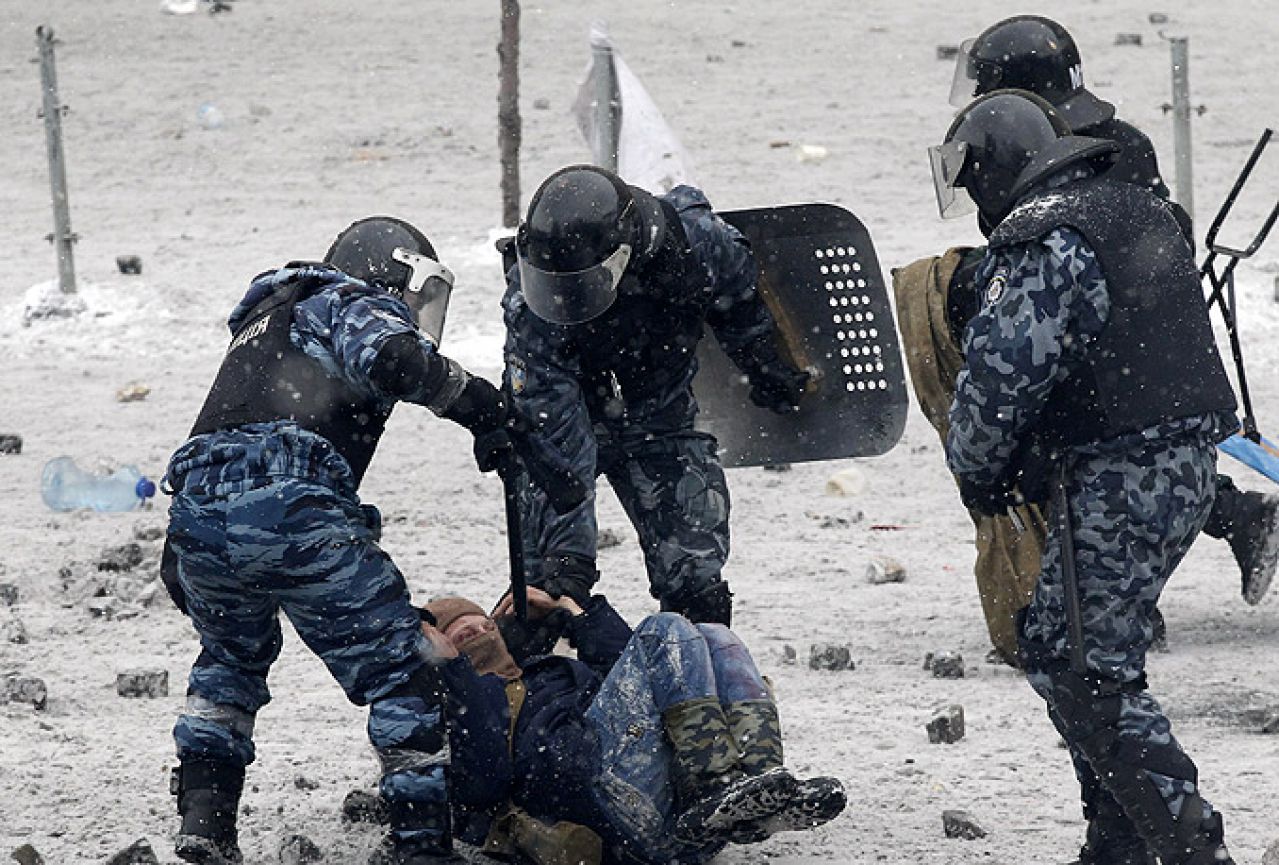 Raspuštena postrojba 'Berkut' u Ukrajini: Ako netko ugrozi Krim, Rusija ulazi u rat?