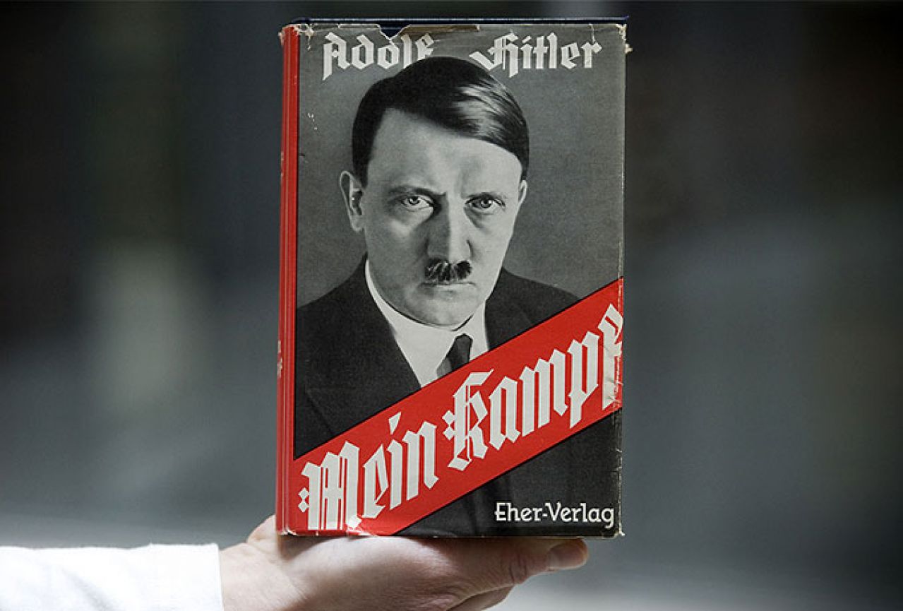 Dvije knjige 'Mein kampf' s Hitlerovim potpisom prodane za 64.850 dolara
