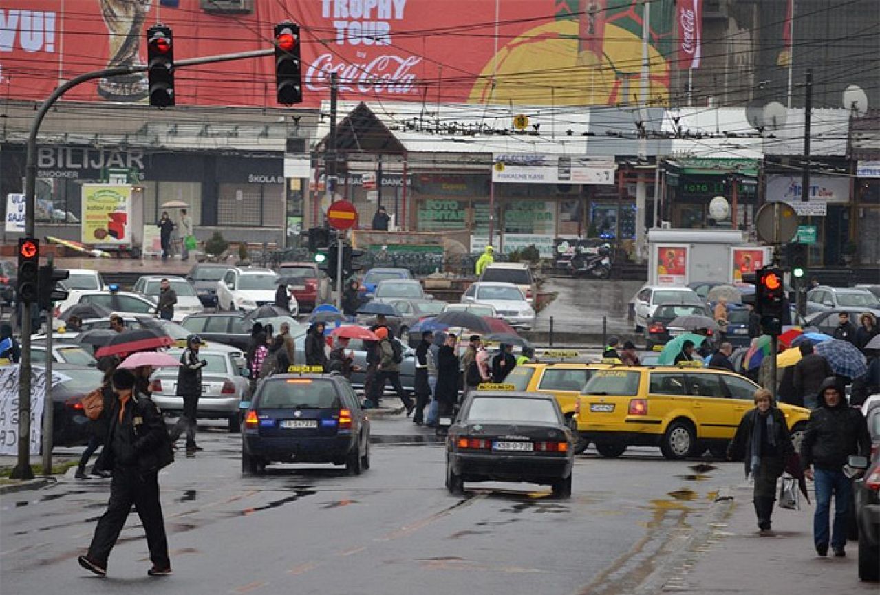 Prometna blokada Sarajeva: Prosvjednici blokirali trolebuski i tramvajski promet