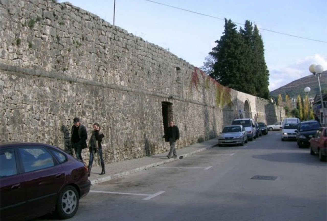 Rekonstruiran prvi dio zidina  Staroga Grada u Trebinju