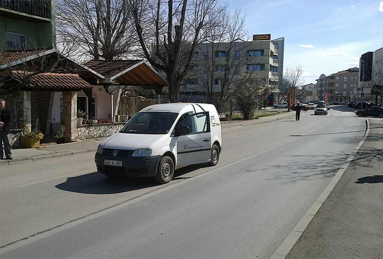 Naoružani razbojnici presreli vozilo HP Mostar i otuđili između 10 i 20.000 KM