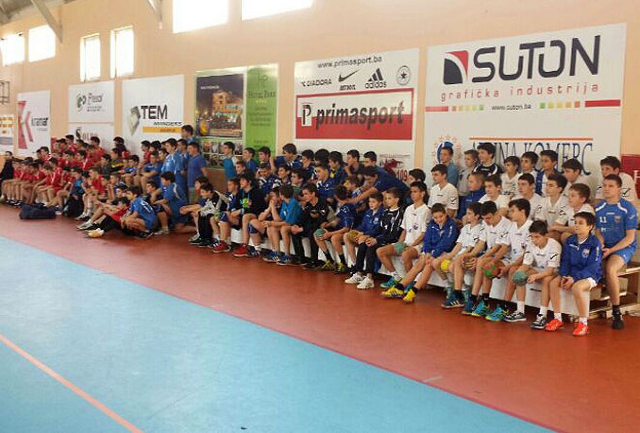 Stotinu mladih iz Širokog Brijega, Mostara, Neuma i Međugorja sudjelovalo na rukometnom turniru