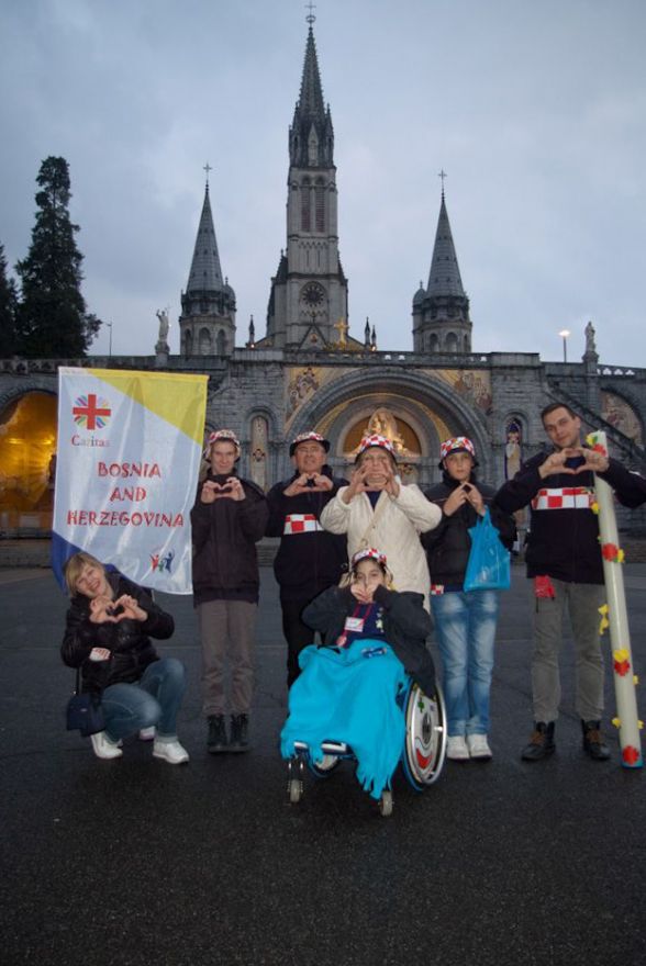 Biskupski Caritas Mostar: Hodočašću djece i mladih s invaliditetom u Lourdes 2014.