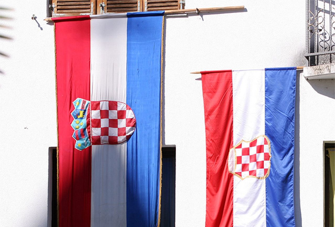 Hrvate u BiH Hrvatska treba poduprijeti više ekonomski i u zaštiti kulturnog identiteta